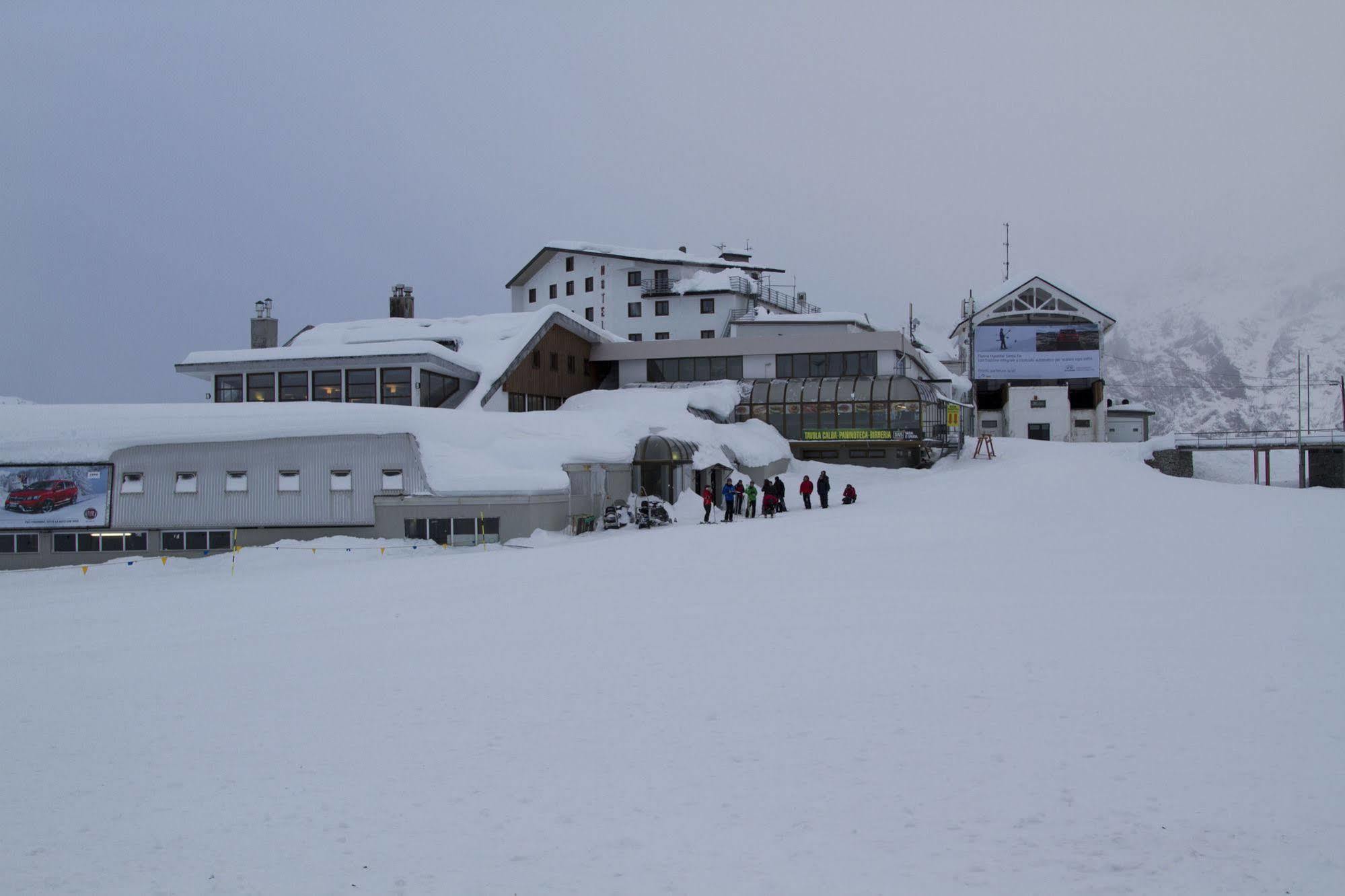 Hotel Lo Stambecco Breuil-Cervinia Exterior foto