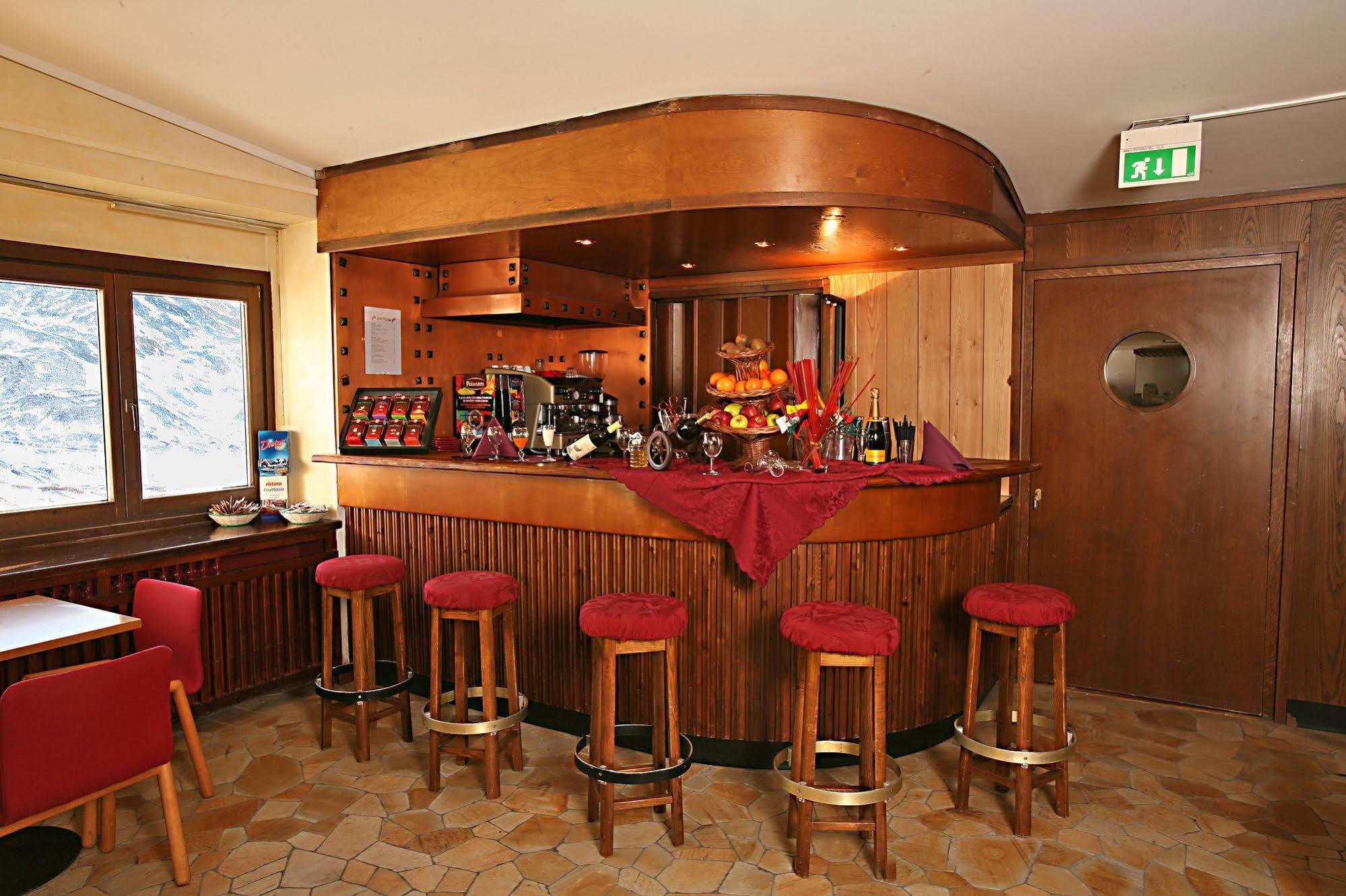 Hotel Lo Stambecco Breuil-Cervinia Exterior foto